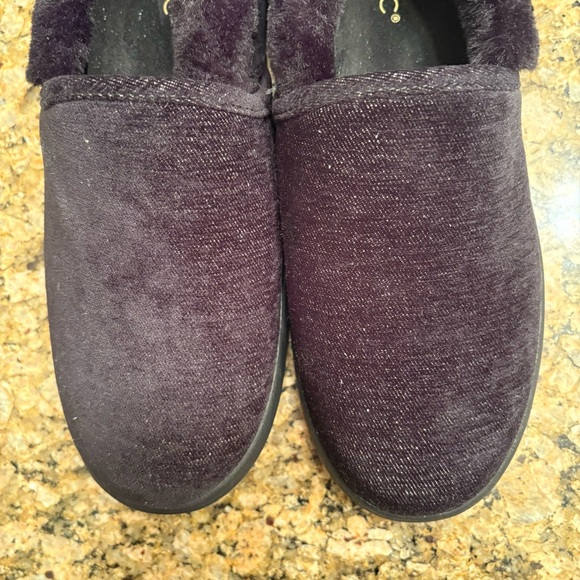 Vionic slippers - Picture 2 of 7